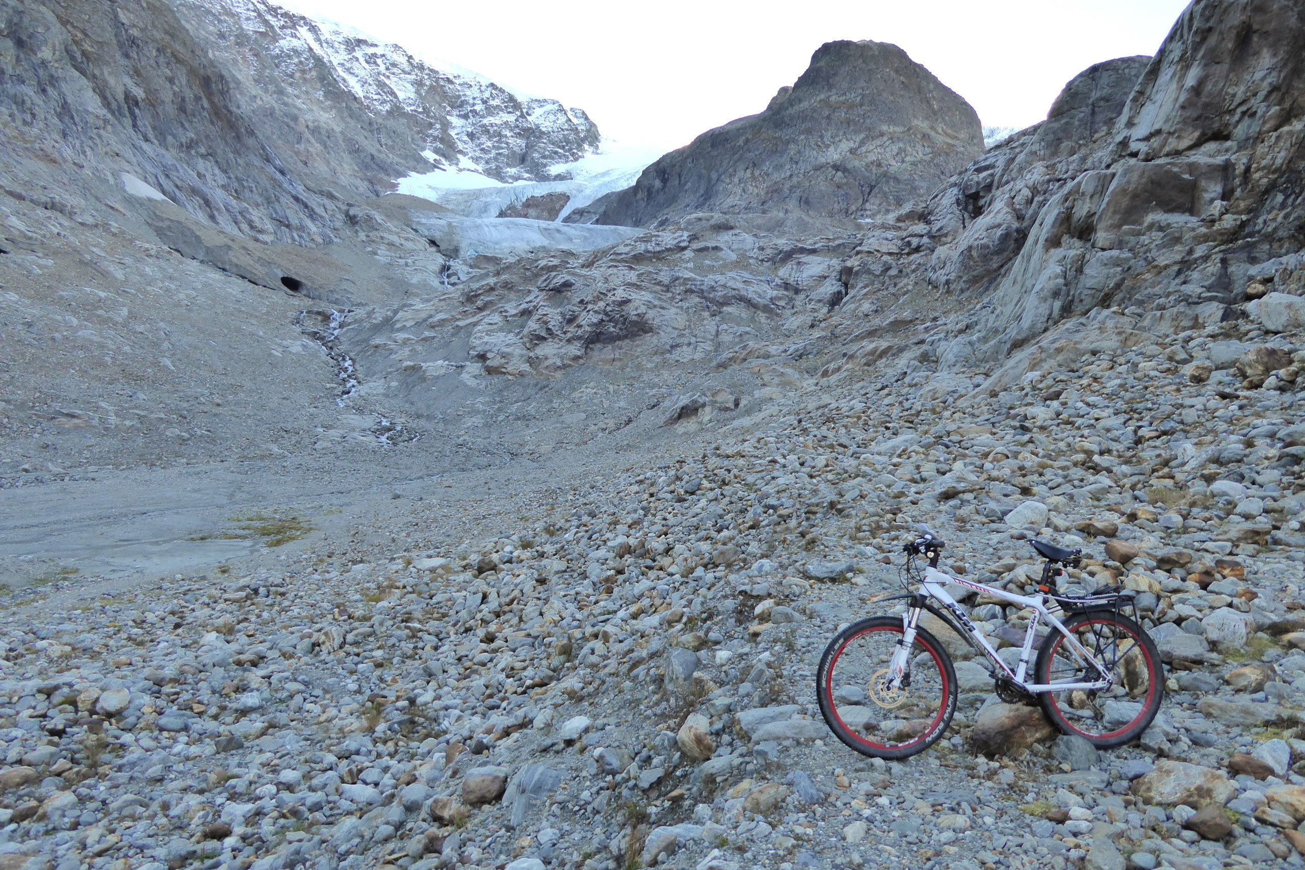 29.09.2014: Beginn des Steiwassers als Abfluss des Steingletschers, am Sustenpass BE