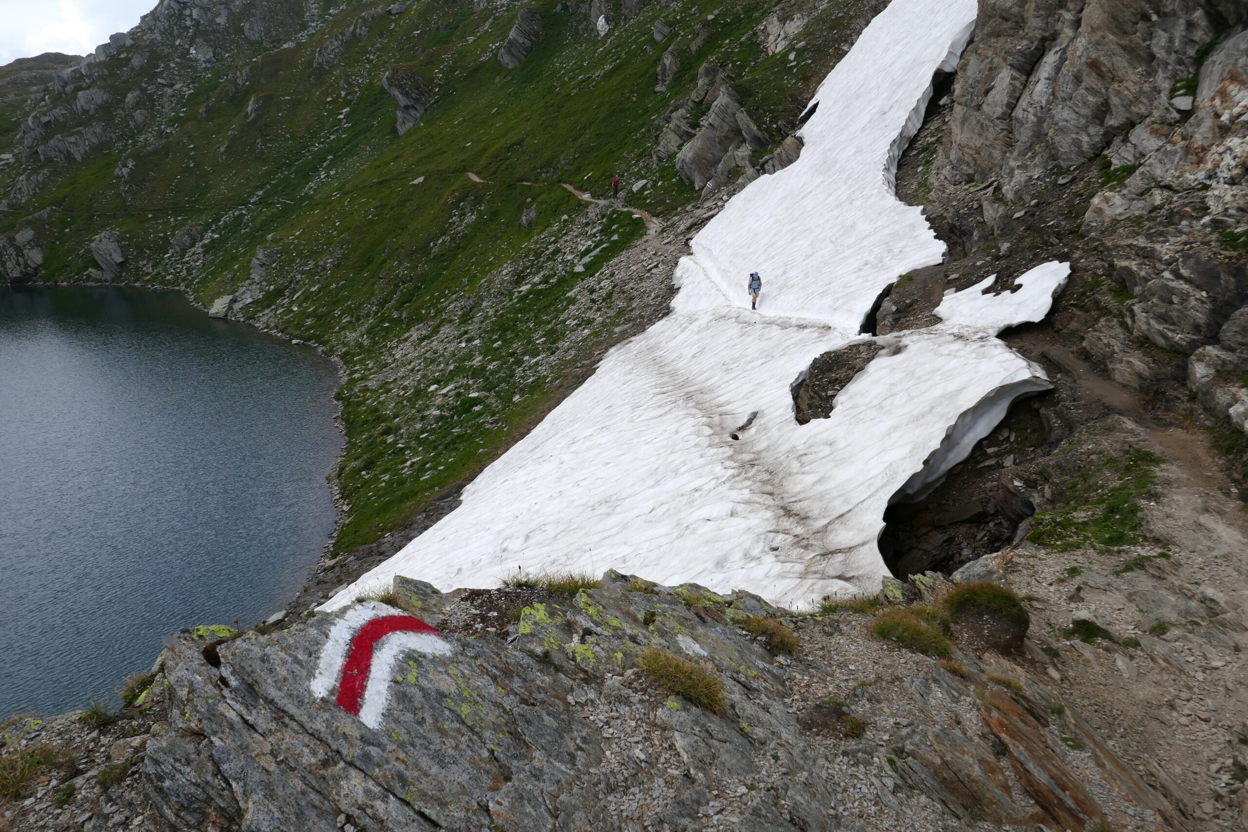 T2: Rein da Medel GR, in der Nähe der Cadlimohütte SAC (31.08.2019). "Bergweg" mit durchgehendem Trassee, teilweise steil, meist weiss-rot-weiss markiert (hie und da auch gelb)